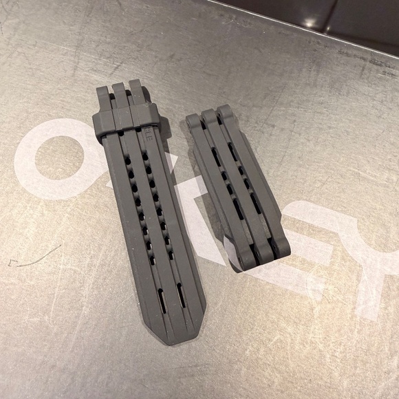 Bracelet Oakley black - Picture 2 of 3